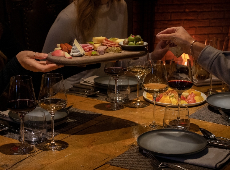 MH-Festive-Dining-Salon-Alternating-Share-Board