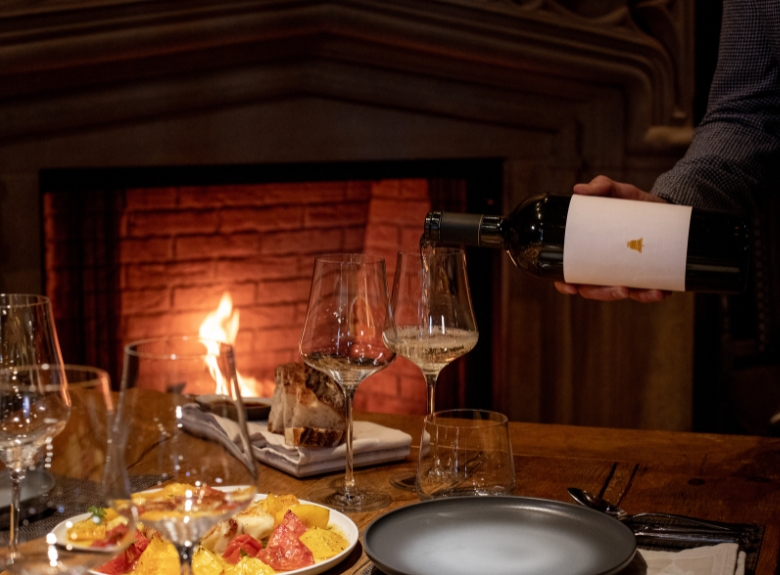 MH-Festive-Dining-Salon-Alternating